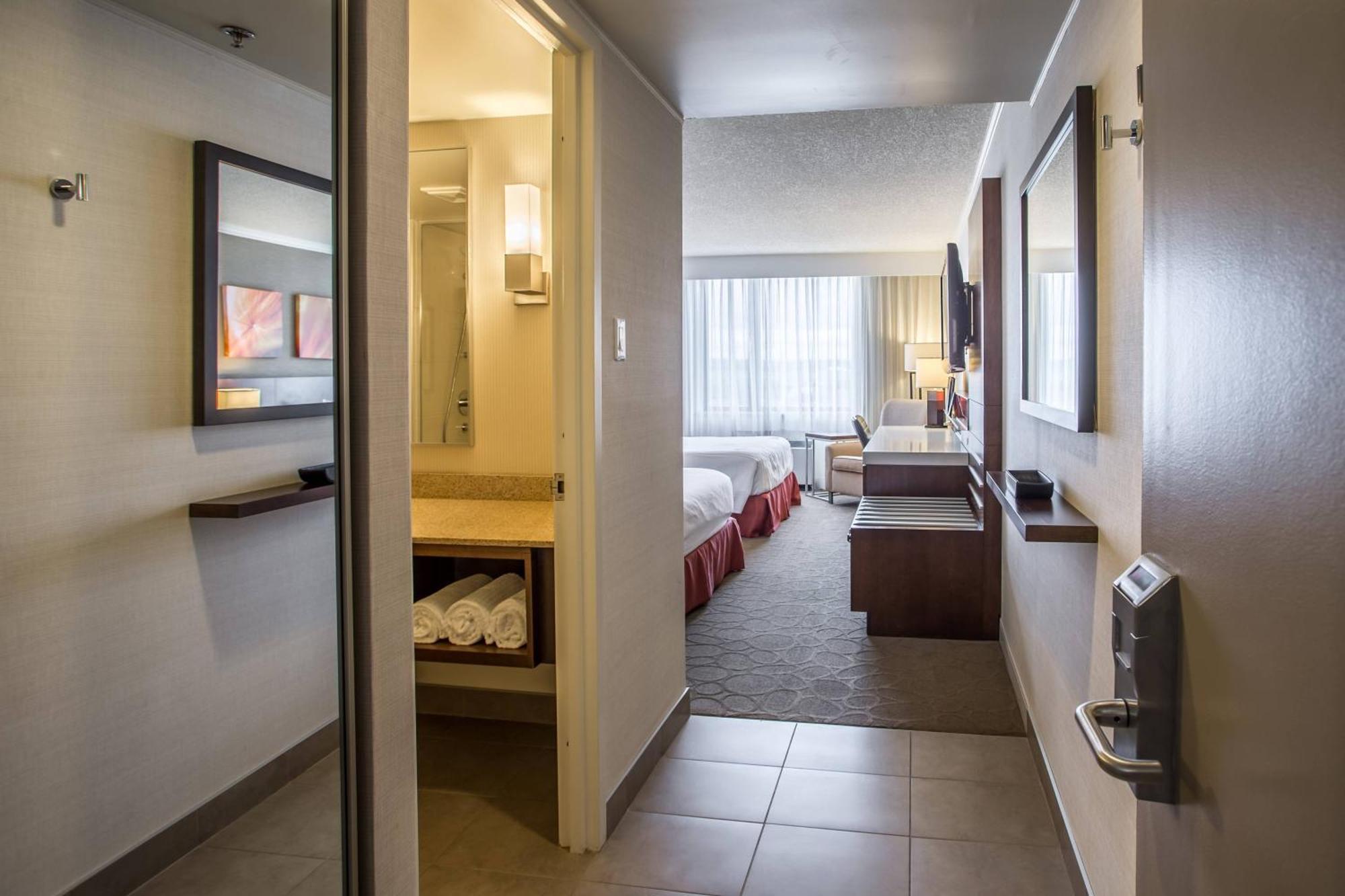 Delta Hotels By Marriott Saguenay Conference Centre Exterior foto