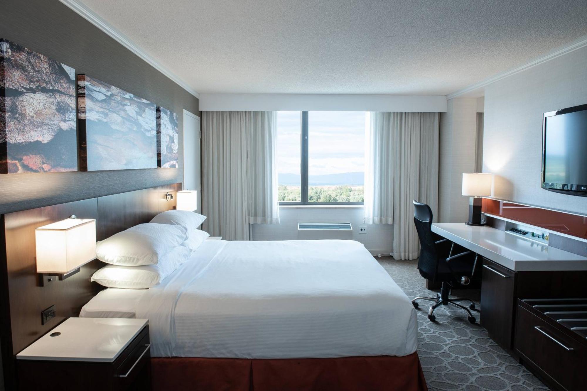Delta Hotels By Marriott Saguenay Conference Centre Exterior foto