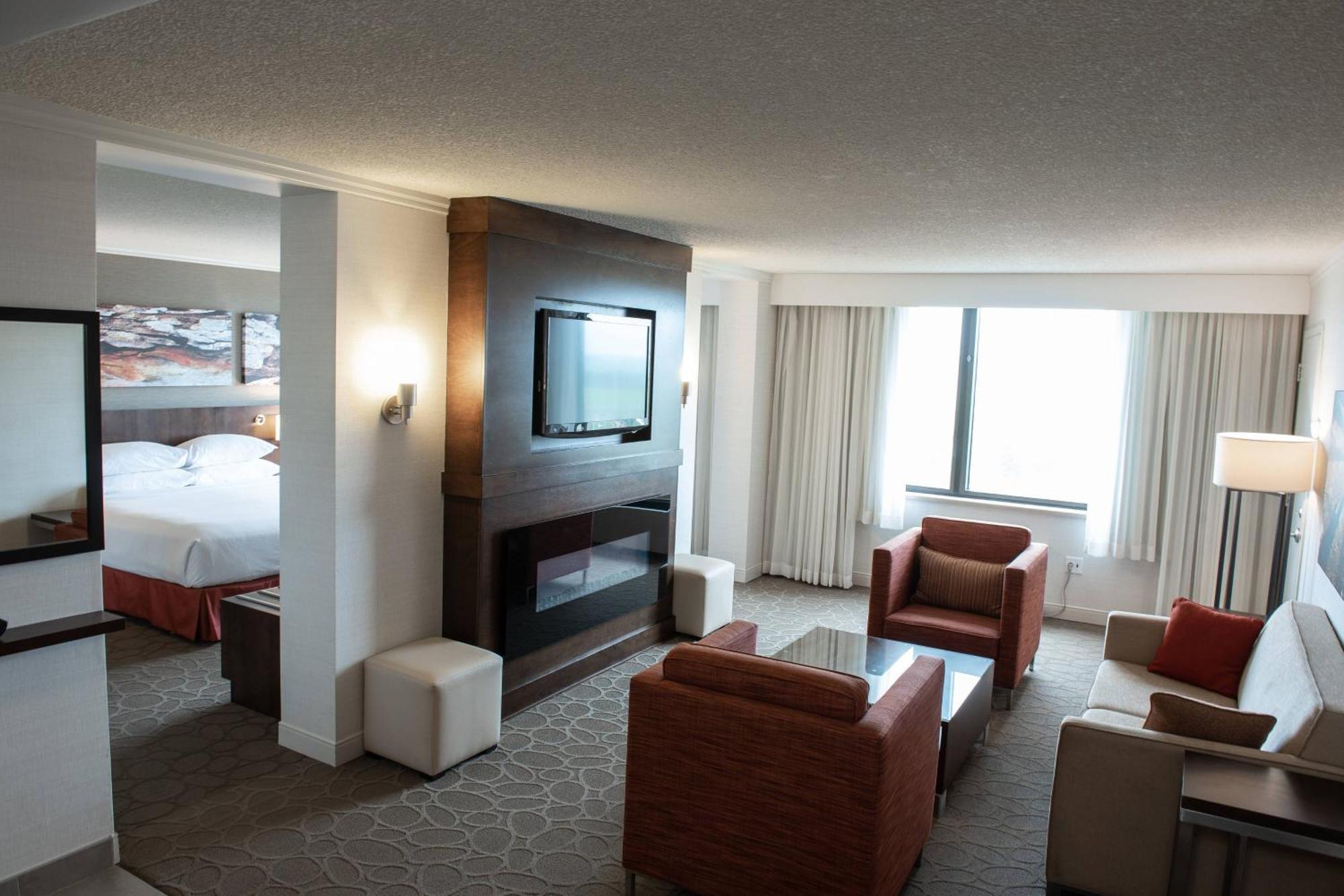 Delta Hotels By Marriott Saguenay Conference Centre Exterior foto